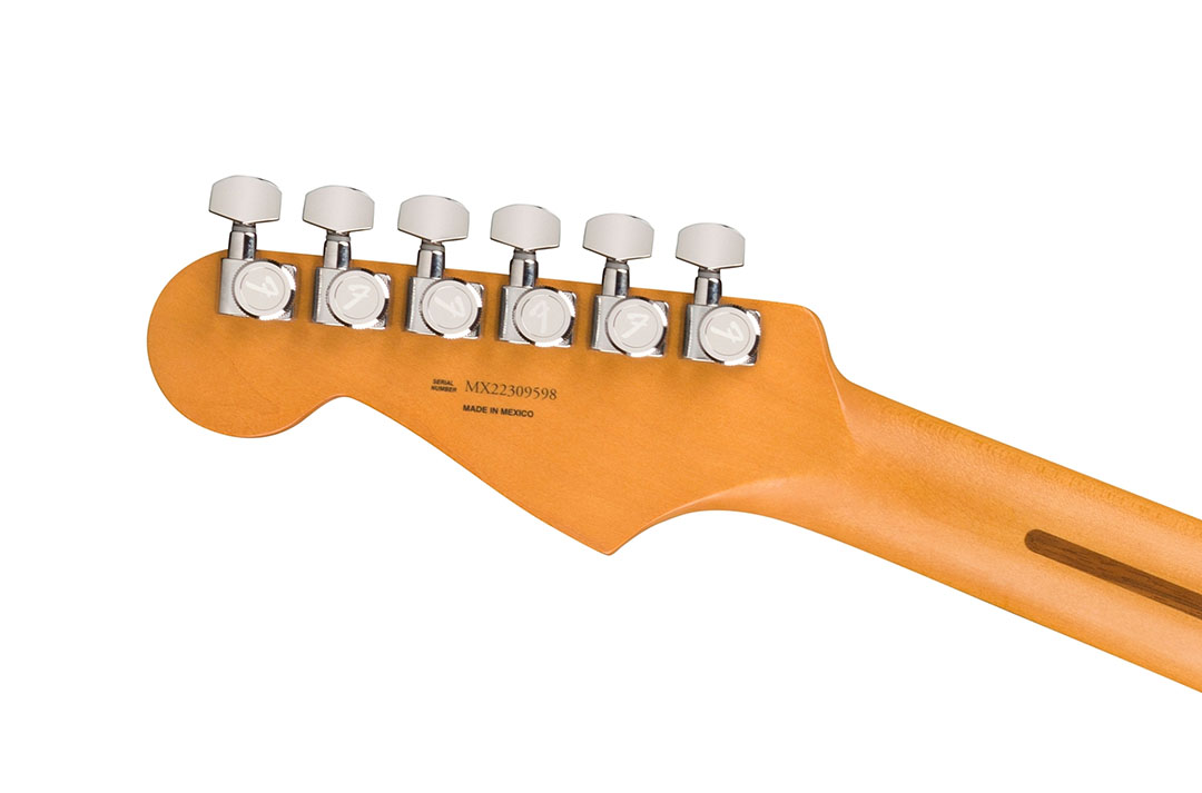 Player Plus Stratocaster®, Pau Ferro Fingerboard, Sienna Sunburst - Image 7