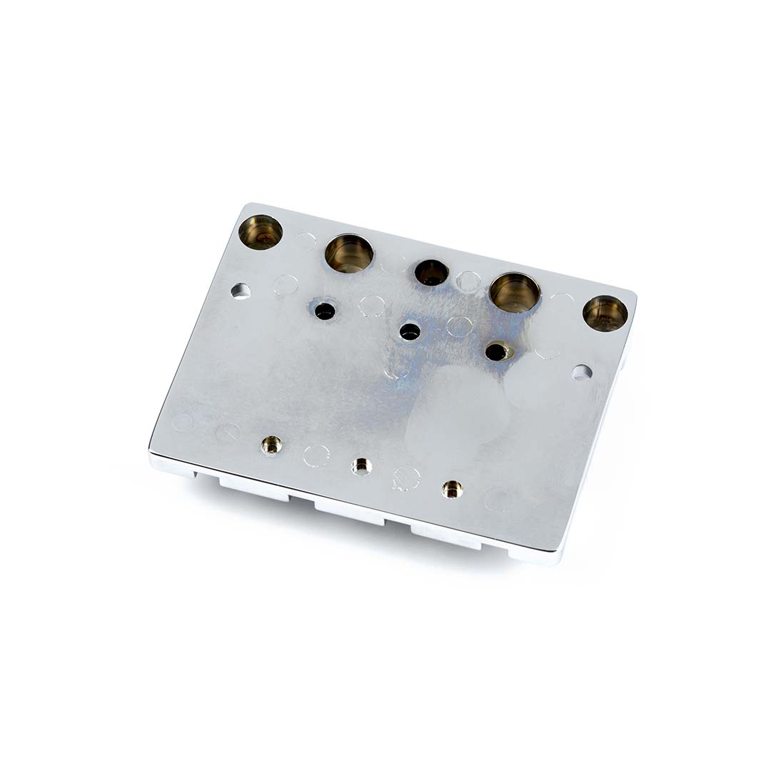 Fender® HiMass™ 4-String Bass Bridge Assembly With Brass Saddles, Chrome - Image 3